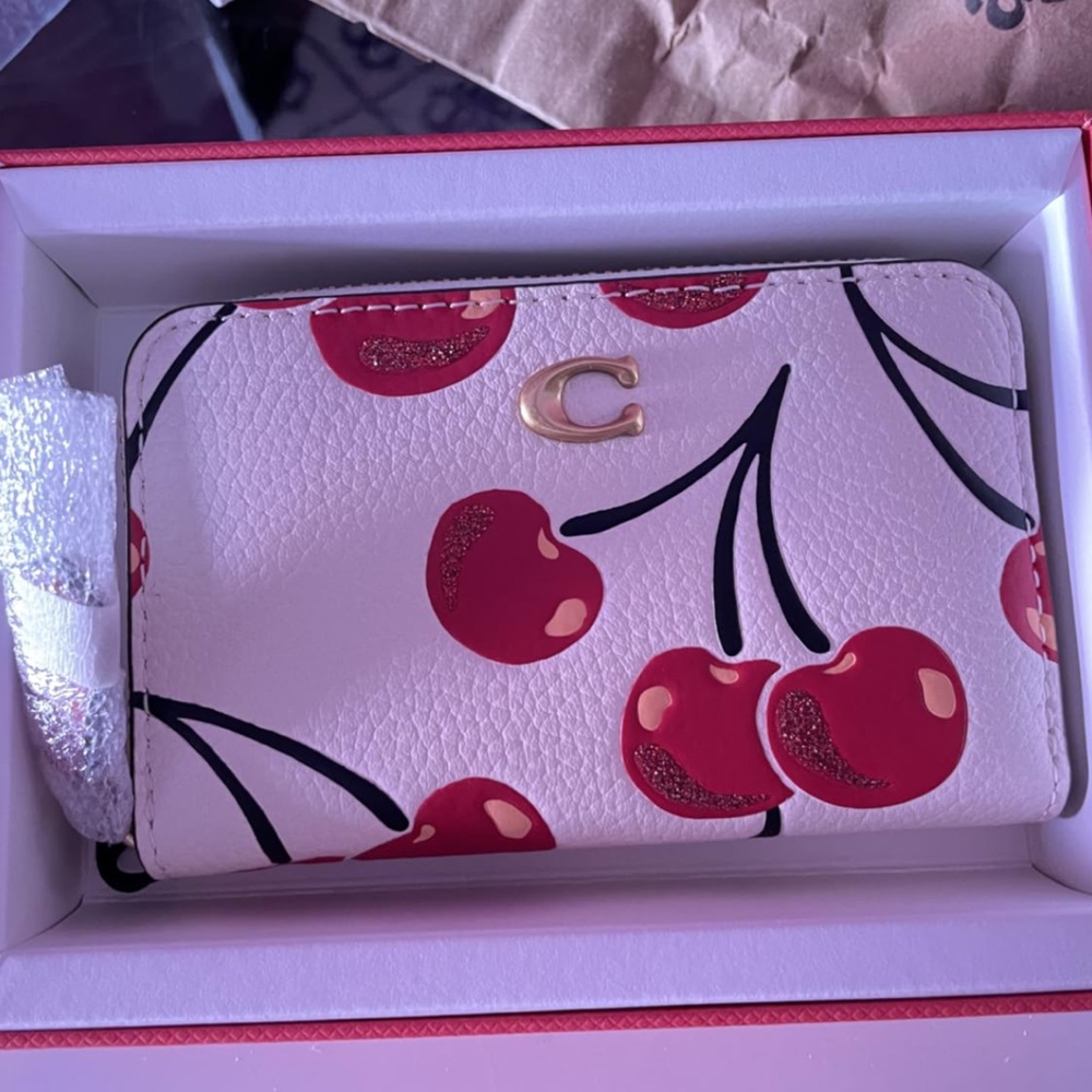 Coach Cherry Print White Small Wallet - New - Picture 5 of 7